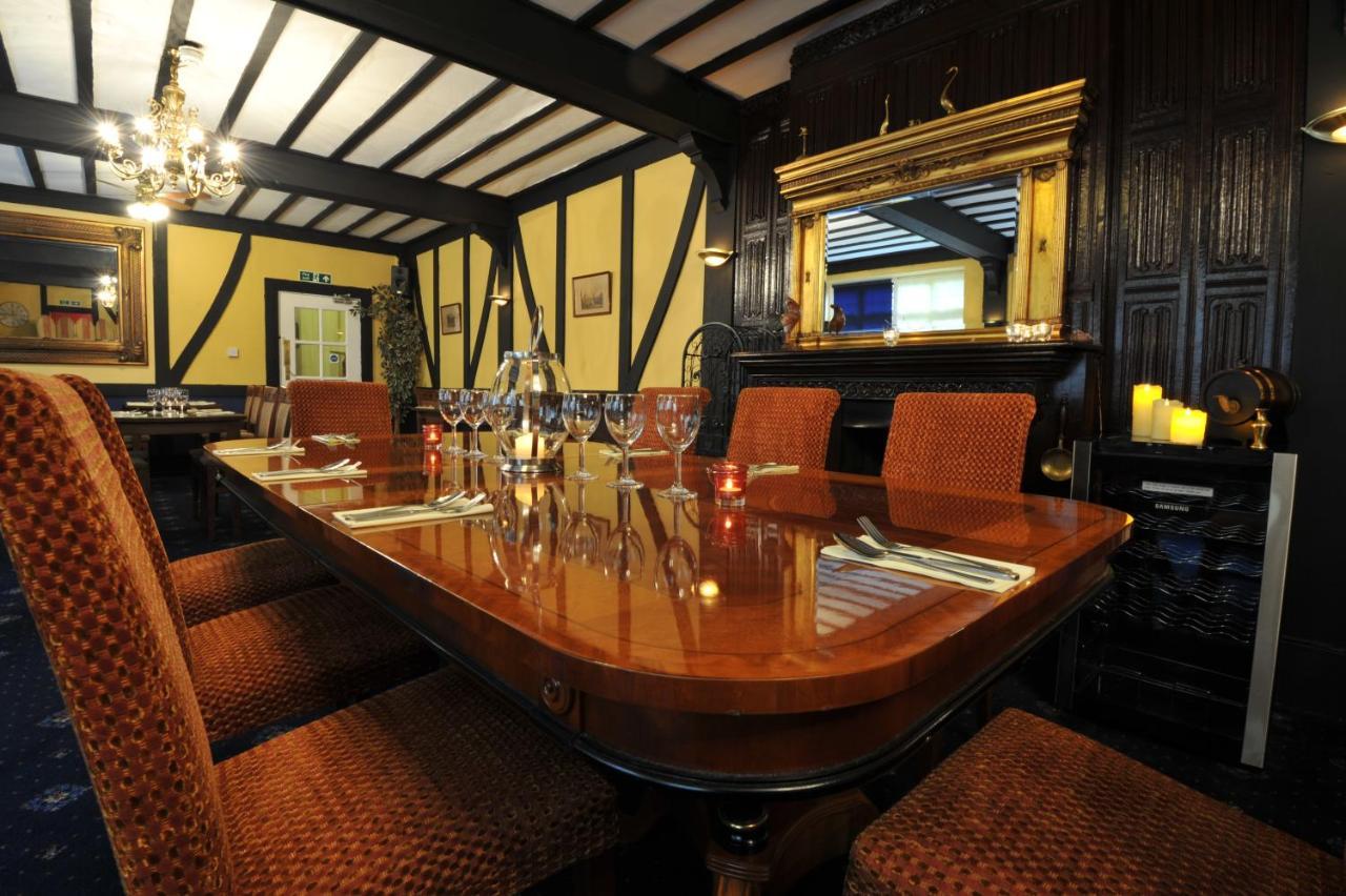 Crown & Cushion Hotel 치핑노턴 외부 사진