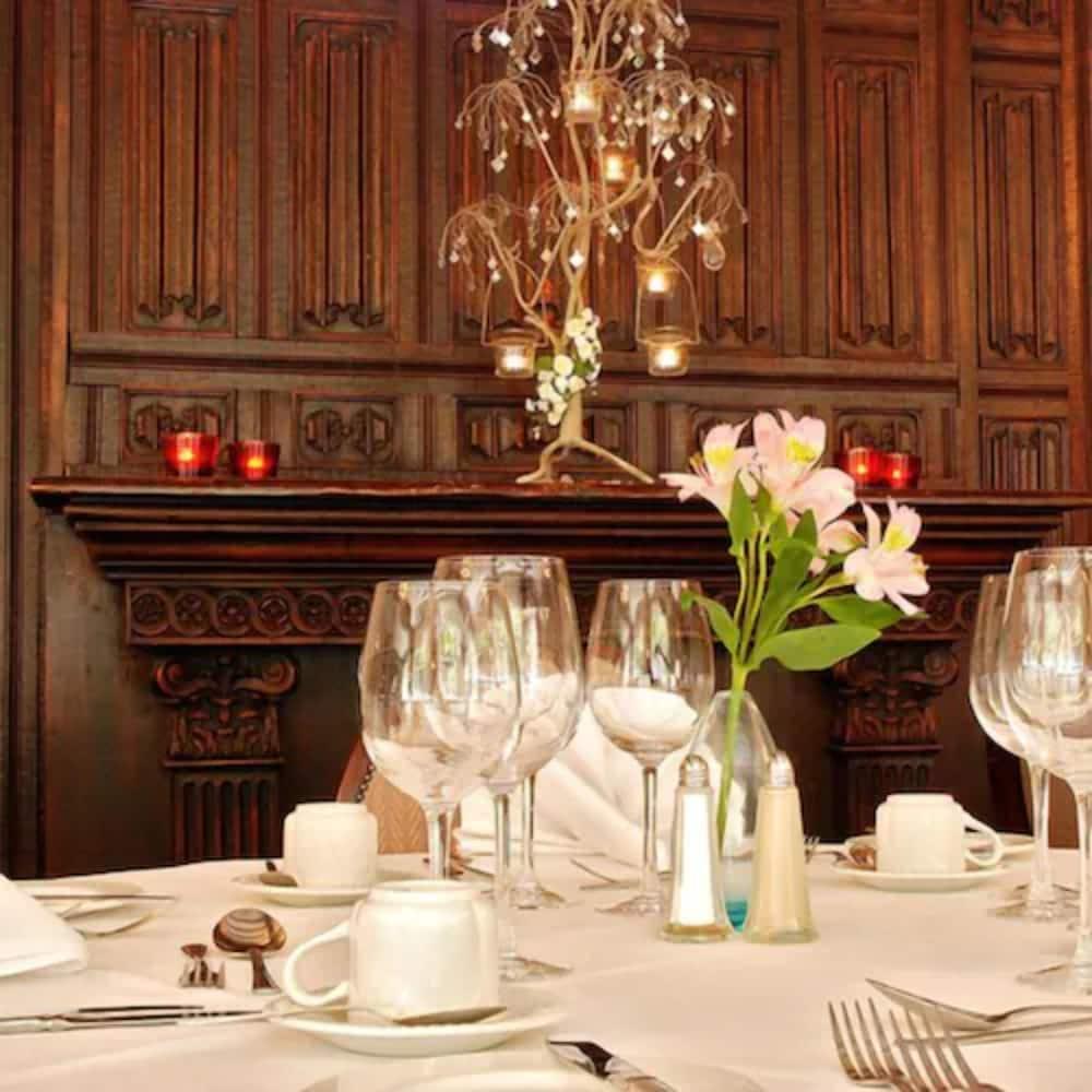 Crown & Cushion Hotel 치핑노턴 외부 사진