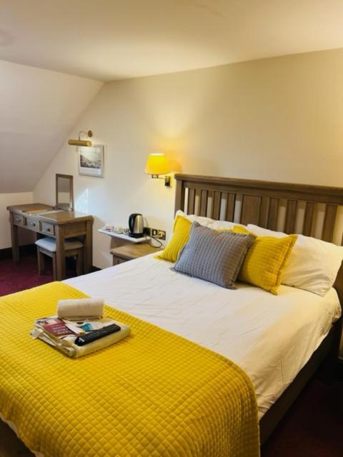 Crown & Cushion Hotel 치핑노턴 외부 사진