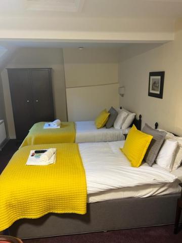 Crown & Cushion Hotel 치핑노턴 외부 사진